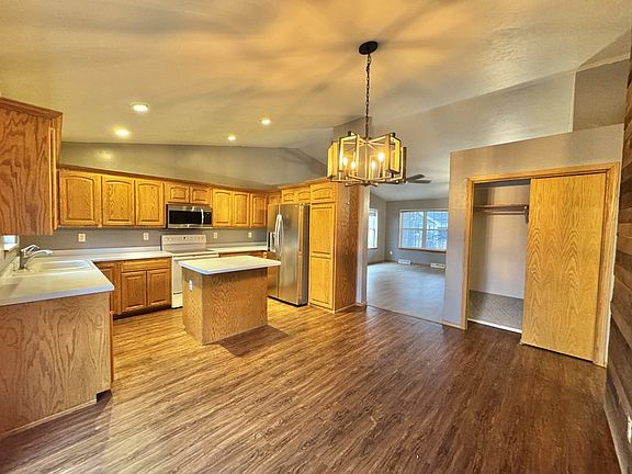 4th image of 2941-2943 Popplewood Ct