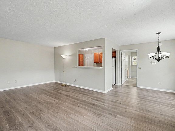 4th image of 16 Meadow Ln Suite 4