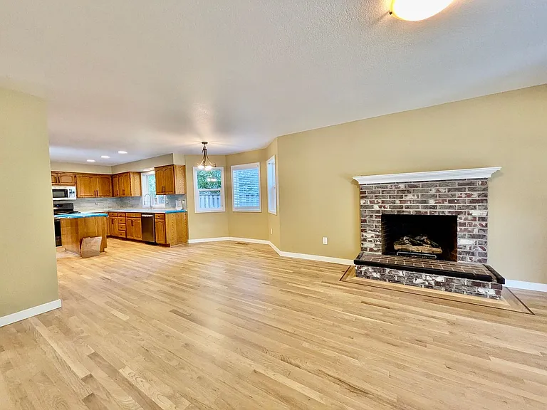 17147 Warren Ct — Photo 10