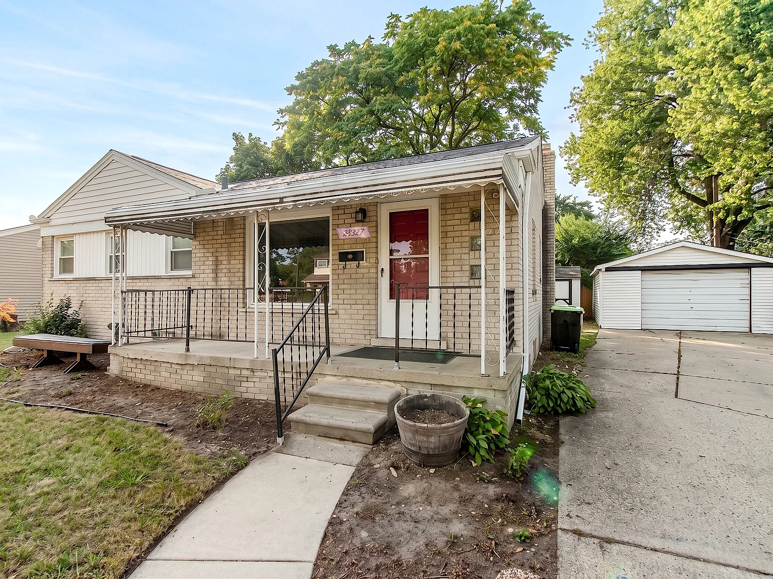3 bed, 1808 sqft, $1,999 — Photo 2