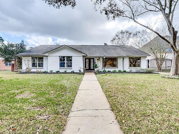 3rd image of 5007 Loch Lomond Dr