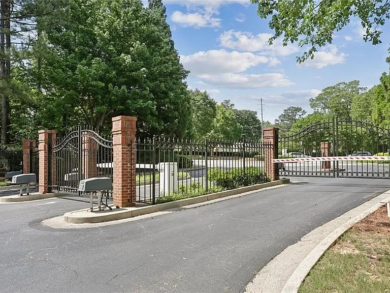 206 Spring Heights Ln SE #206 — Photo 3