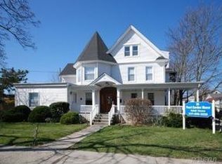 36 Locust Ave, Islip, NY 11751