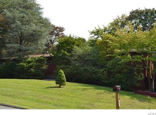 10 Green Hill Ln, Spring Valley, NY 10977