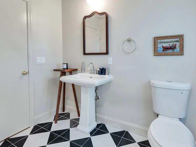 6045 Sound Ave — Photo 19