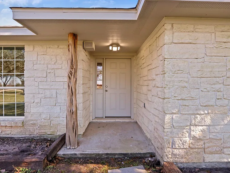 2445 Woods Rd — Photo 2