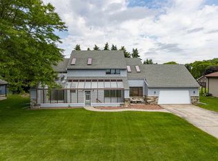 1044 Jacobsen Rd, Neenah, WI 54956