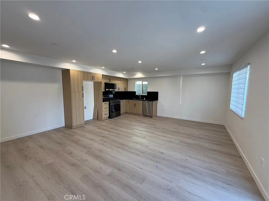 1 bed, 550 sqft, $2,300 — Photo 3