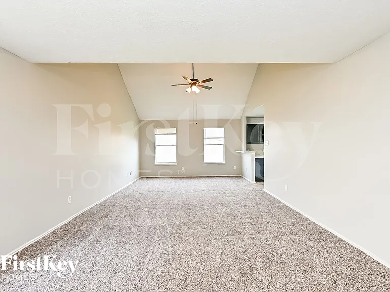 1319 Seagler Pond Ln — Photo 2