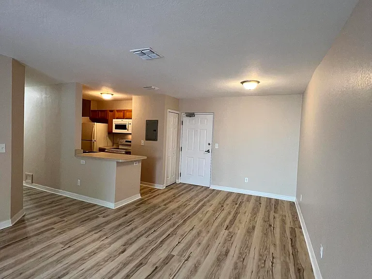 220 Columbia Dr #16 — Photo 3