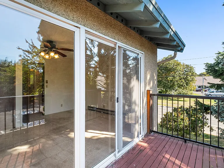 5721 Hendrickson Ave — Photo 14