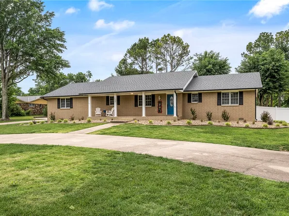 1609 SW 2nd St, Bentonville, AR 72712
