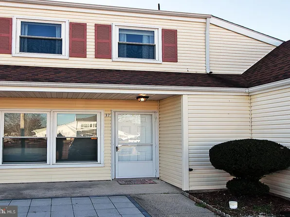 37 Mediterranean Ct, Barnegat, NJ 08005