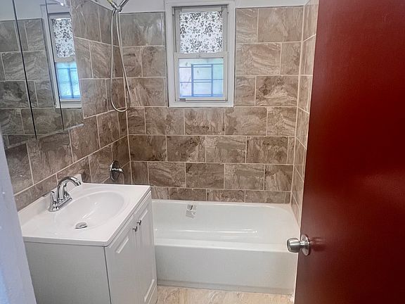 4th image of 454 Calhoun Ave #1