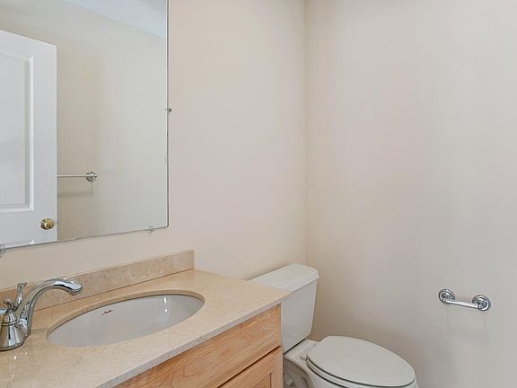 5th image of 22 Airmount Ave APT 10