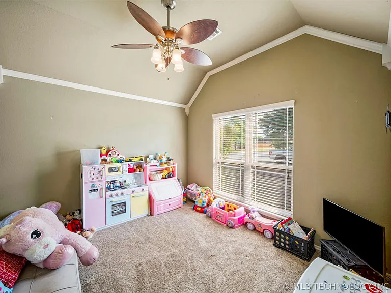 26545 Foxen Dr — Photo 16