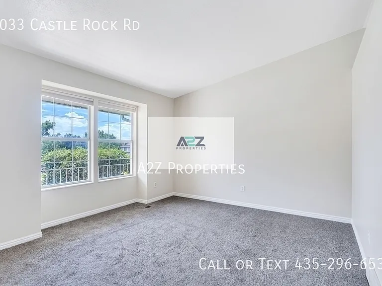 1033 E Castle Rock Rd — Photo 3