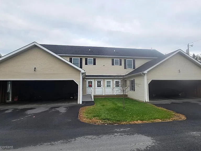 10 Olivia Barre Town — Photo 1