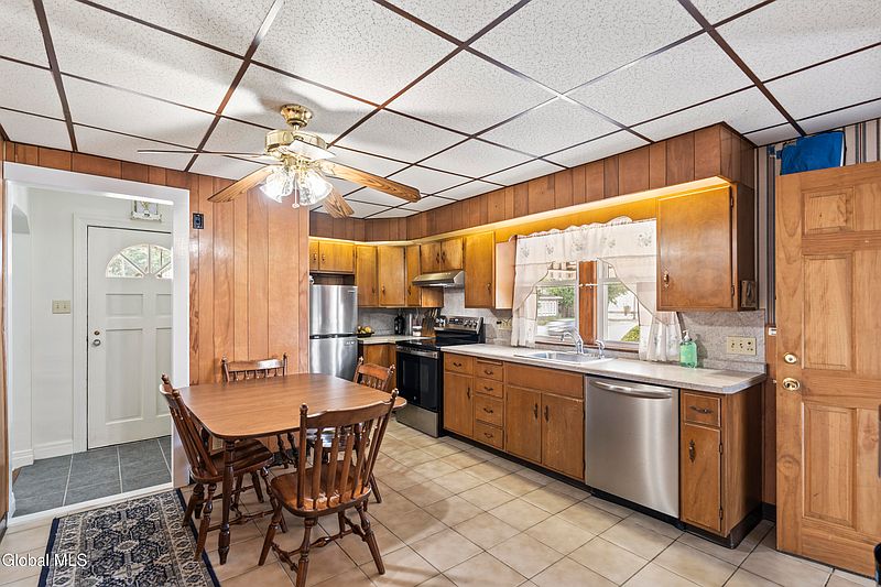 5th image of 1207 Curry Road