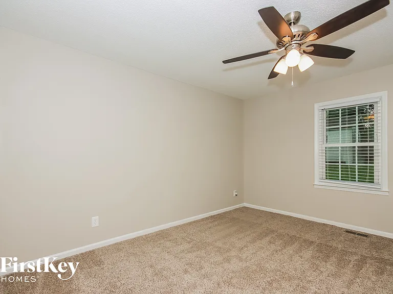 4440 Huntington Dr — Photo 9