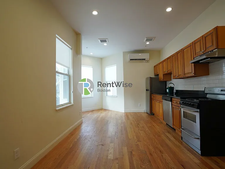 377 Harvard St #2 — Photo 2