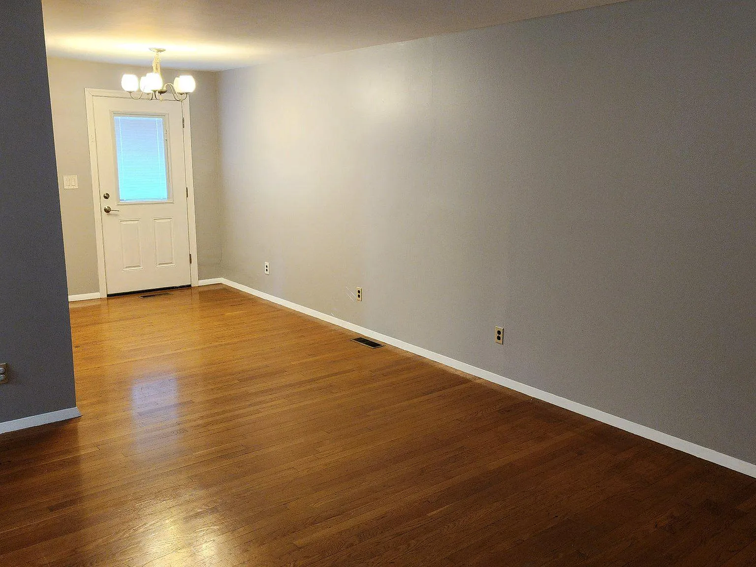 4 bed, 2.0 bath, 870 sqft, $3,000 — Photo 4