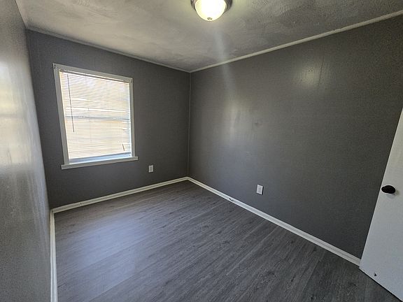 5th image of 3938 Kings Park Cir