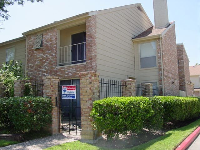 1st image of 800 Country Place Dr Unit 809