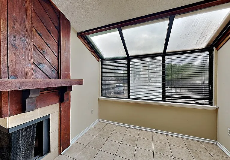 9600 Royal Ln #301 — Photo 2