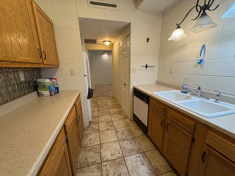 900 Brightwood Manor Dr #B-4 — Photo 4