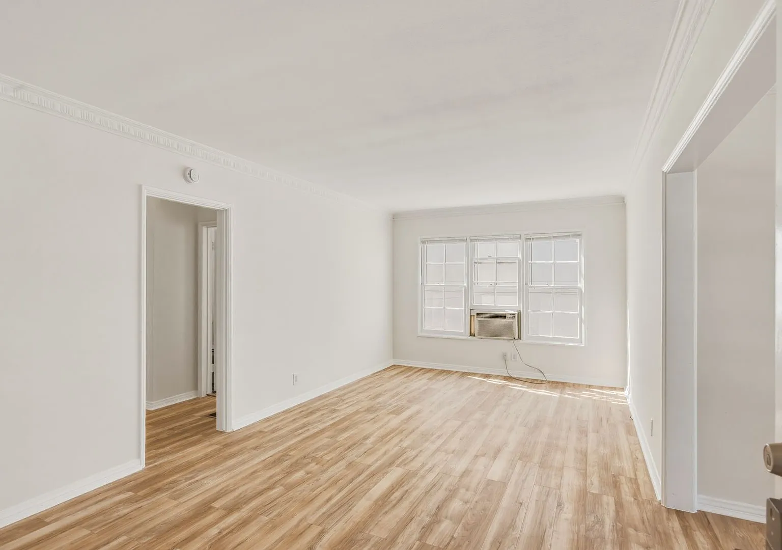 Vermont Ave Residences — Photo 2