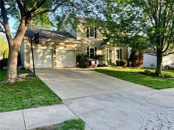 15444 S Wyandotte Dr, Olathe, KS 66062
