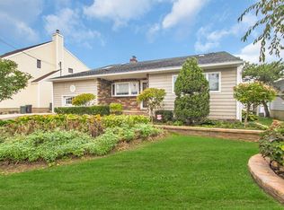 3625 Naomi St, Seaford, NY