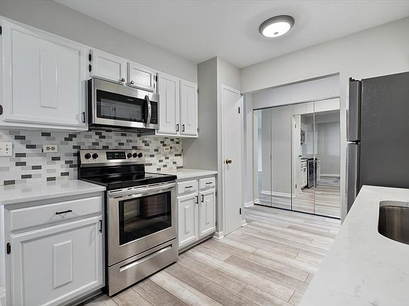 3rd image of 1747 W Crystal Ln Unit 610