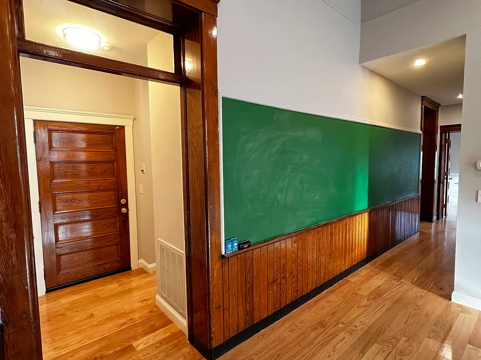 36 Abbott Street — Photo 2