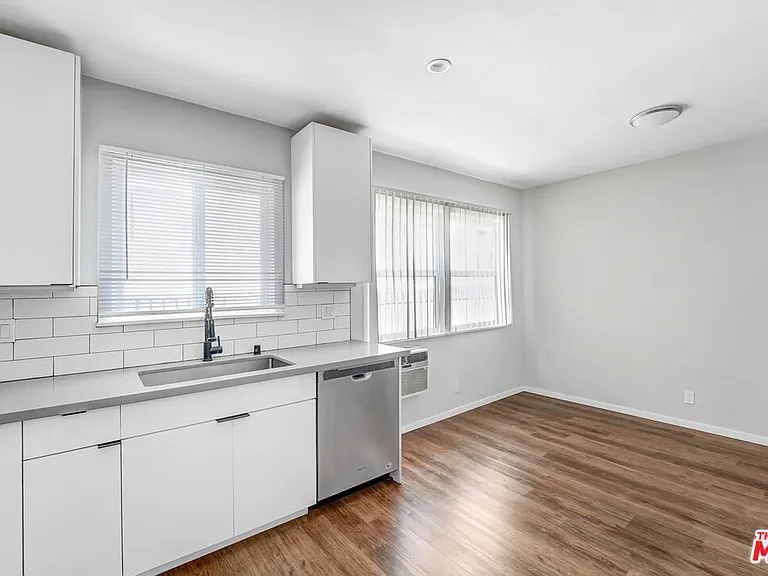 208 S Harvard Blvd #3 — Photo 3