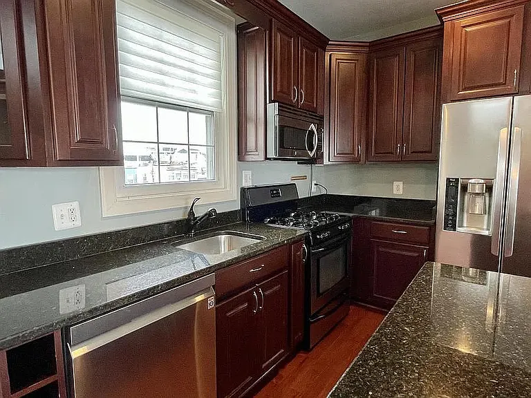 611 Quincy St NW #4 — Photo 6