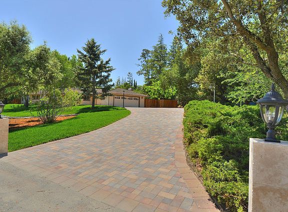 3rd image of 24140 Dawnridge Dr