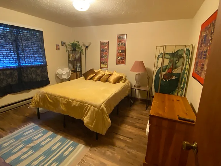 110 Leslie Ln — Photo 3