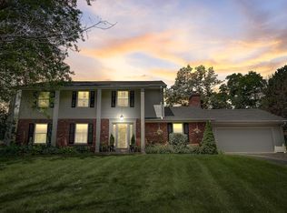 665 Forest Grove Cir, Brookfield, WI 53005