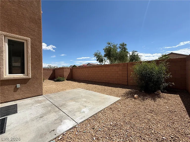 8323 Rygate Ave — Photo 21