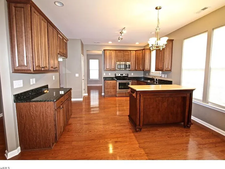 185 Parkview Ln — Photo 10