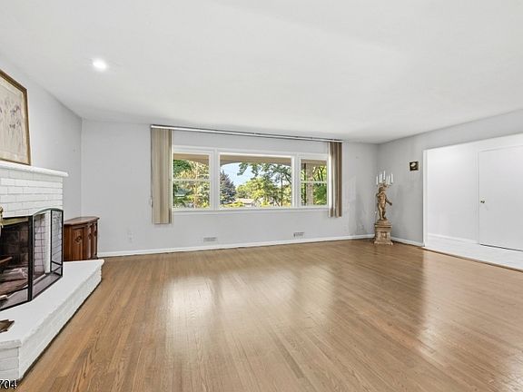 5th image of 2 Millstone Dr