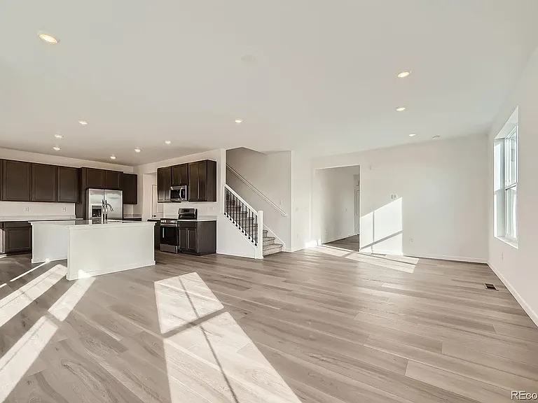 4858 Astor Pl — Photo 4