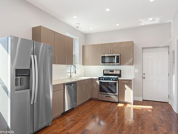 4th image of 2510 S Sacramento Ave #2