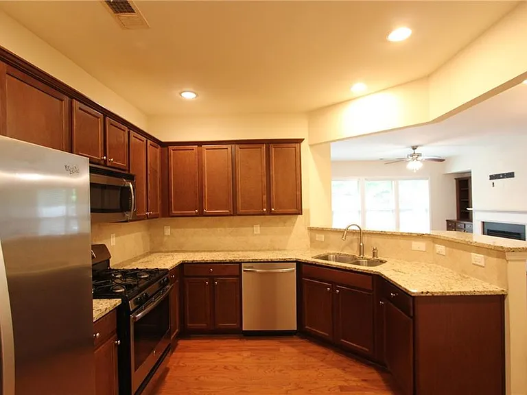 2132 Greencrest Cir — Photo 7