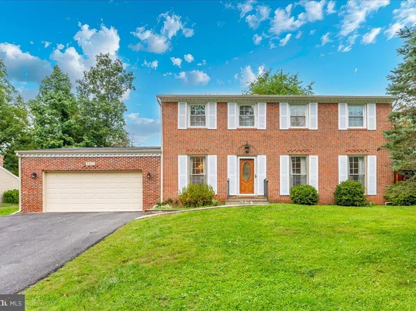 8813 Tuckerman Ln, Potomac, MD 20854