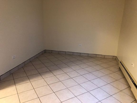 3rd image of 10016 Holly Ln