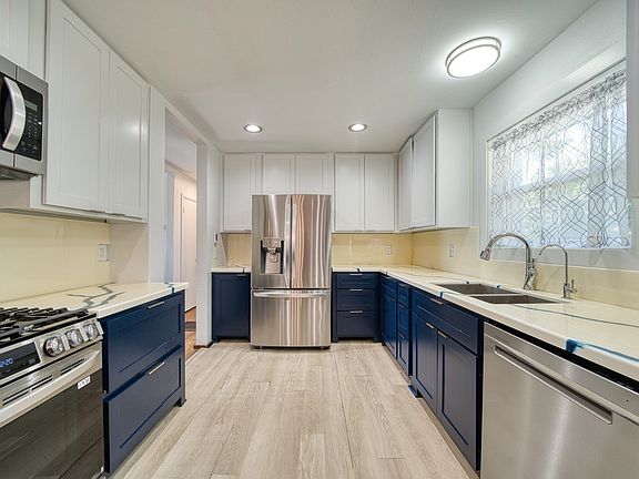 4th image of 140 N Shore Cir