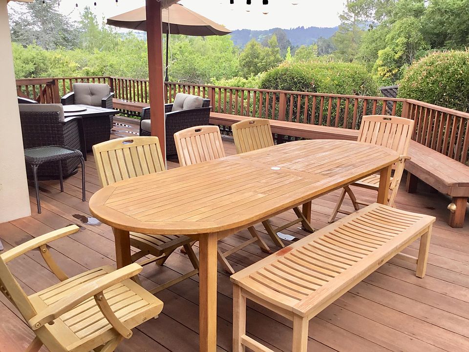 Outdoor dining on beautiful deck with bench seating